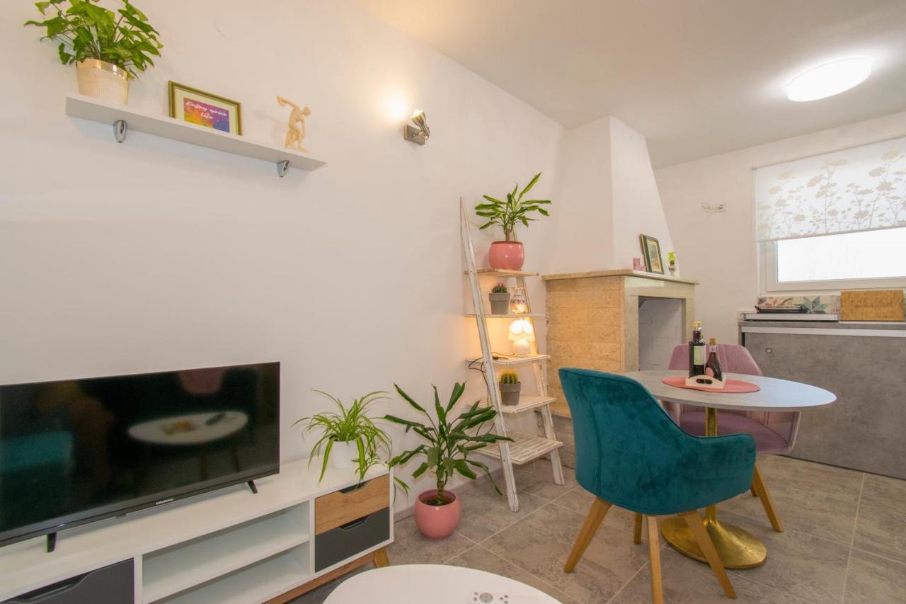 Apartman Enjoy Rovigno Esterno foto
