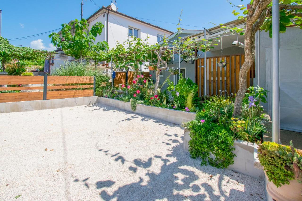 Apartman Enjoy Rovigno Esterno foto