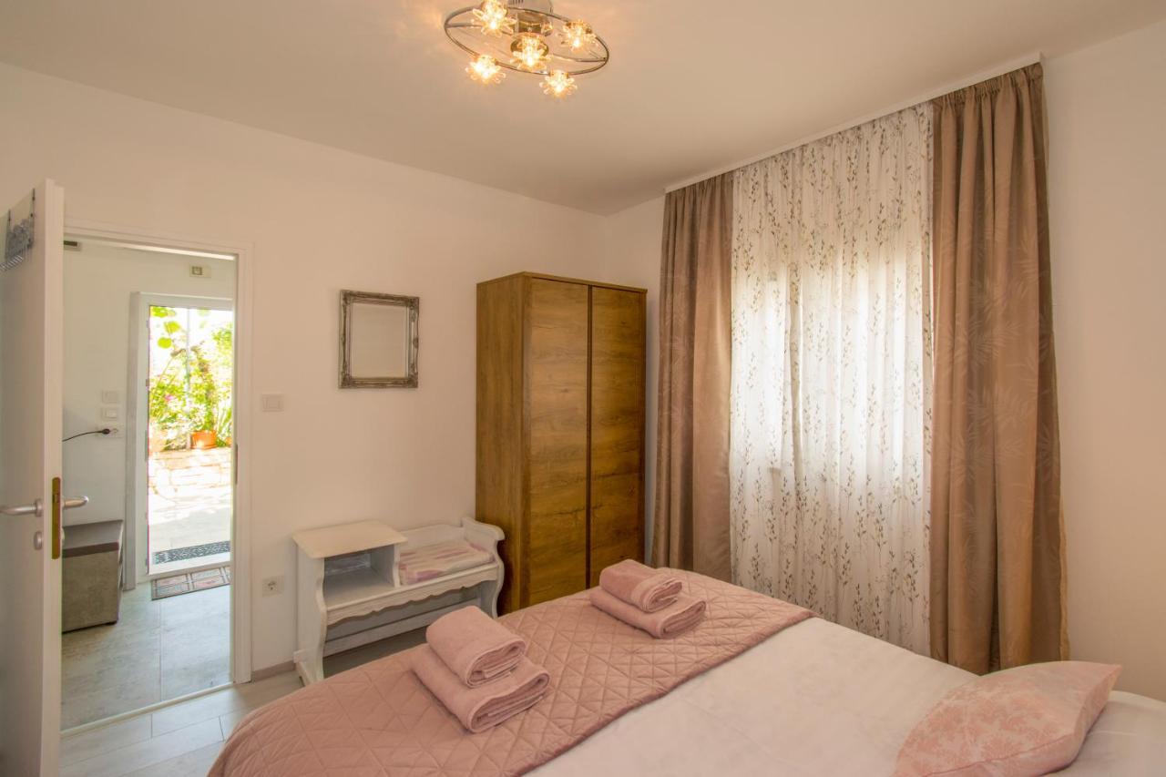 Apartman Enjoy Rovigno Esterno foto